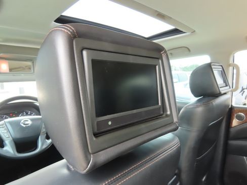 Used 2017 Nissan Armada Platinum w/ Interior Lighting Package RWD image 22