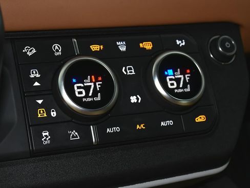 Used 2023 Land Rover Defender 110 SE AWD/4WD image 31