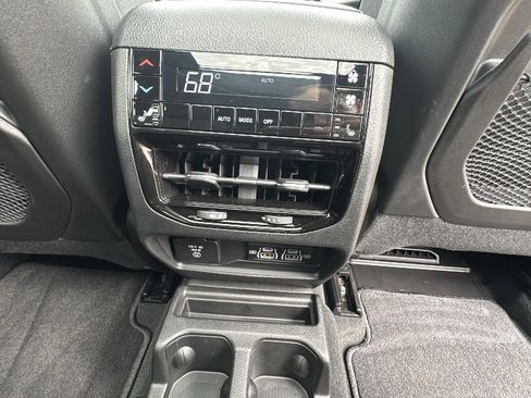 Used 2025 Jeep Grand Cherokee L Limited image 24