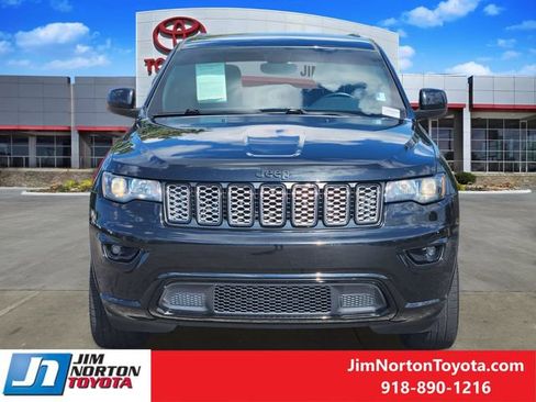 Used 2022 Jeep Grand Cherokee Laredo X AWD/4WD image 4