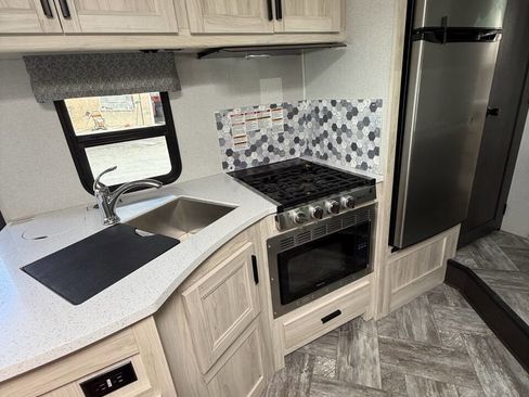 Used 2022 Ford E-450 and Econoline 450 Super Duty w/ Motorhome Prep Package image 11