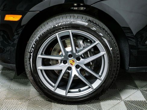 Certified 2026 Porsche Macan Turbo AWD/4WD image 39