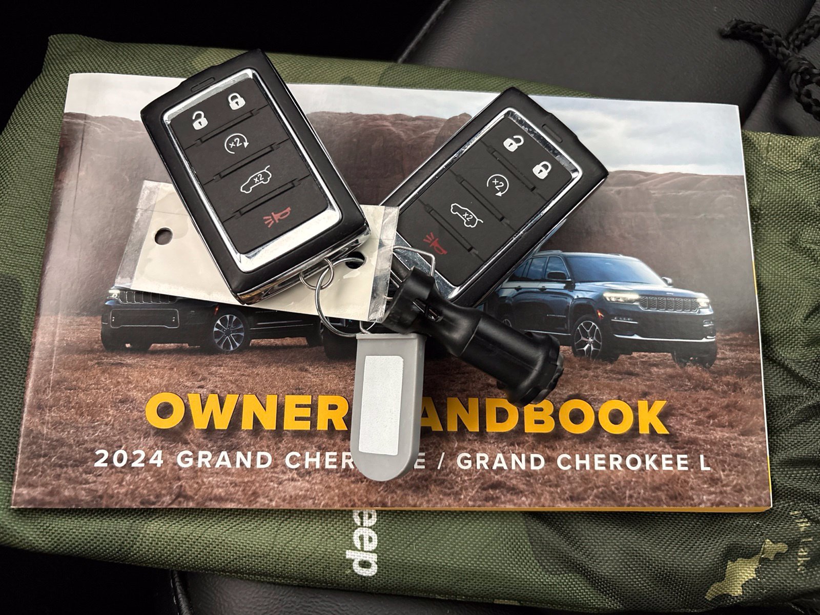 Used 2024 Jeep Grand Cherokee L Limited w/ Black Appearance Package RWD image 49