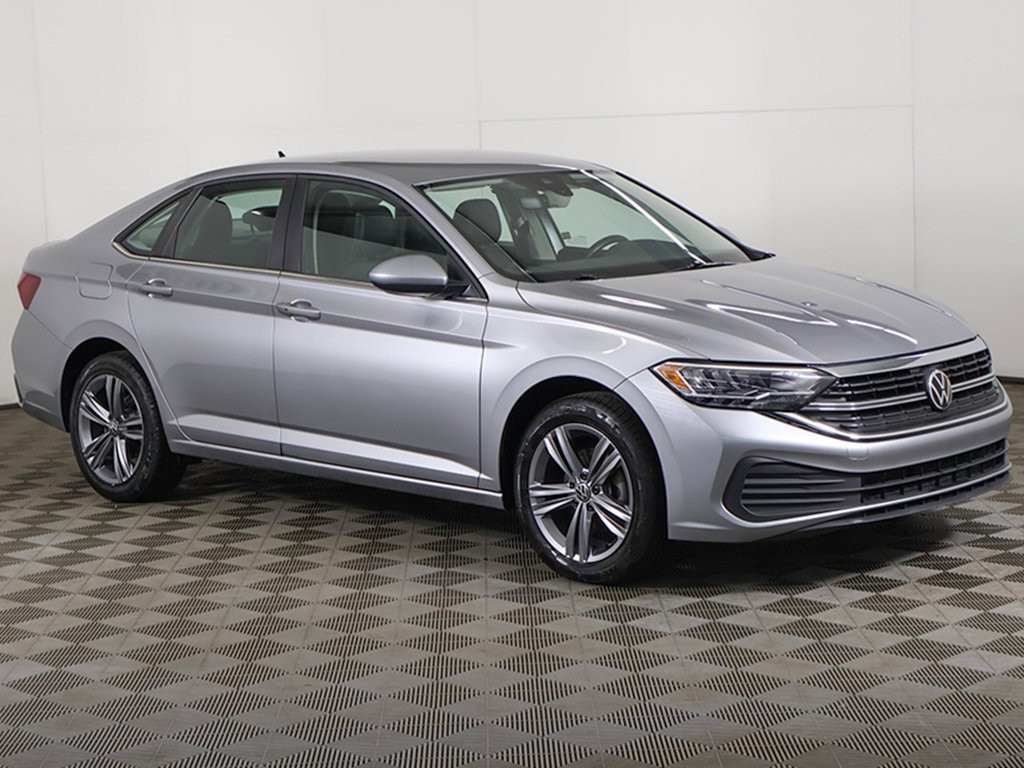 Used 2023 Volkswagen Jetta SE FWD image 2