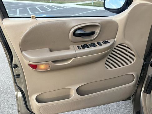 Used 2001 Ford F150 XLT image 81