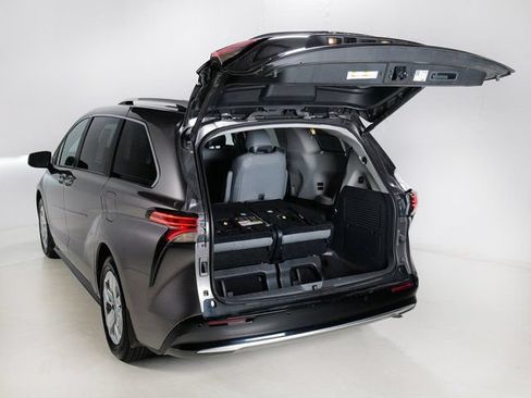 Used 2023 Toyota Sienna Limited AWD/4WD image 30