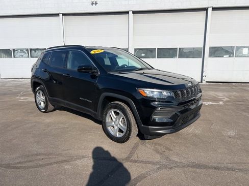 Used 2024 Jeep Compass Latitude image 1