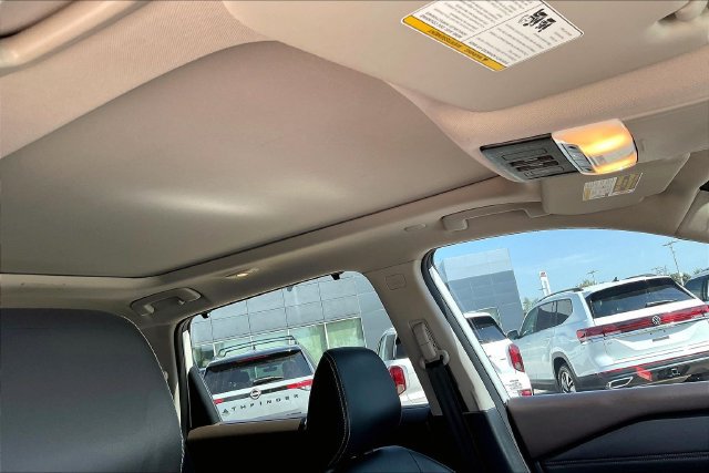 Used 2022 Nissan Rogue SL w/ SL Premium Package FWD image 20