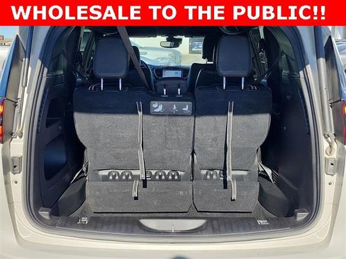 Used 2021 Chrysler Pacifica Touring-L w/ S Appearance Package image 4