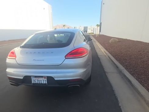 Used 2014 Porsche Panamera RWD image 3