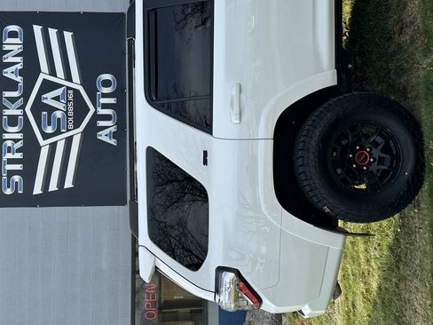 Used 2023 Toyota 4Runner SR5 Premium image 6