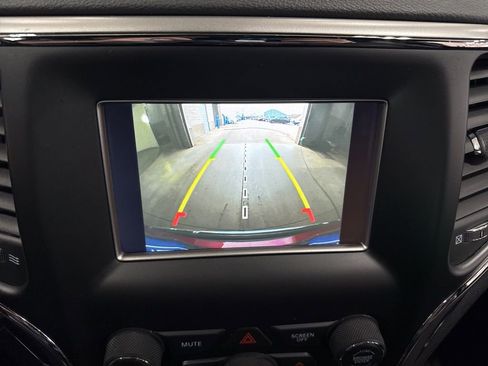 Used 2018 Jeep Grand Cherokee Limited image 36