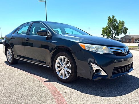Used 2012 Toyota Camry XLE FWD image 3