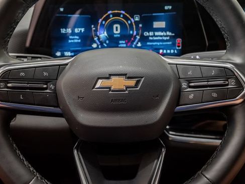 Used 2025 Chevrolet Equinox LT FWD image 12