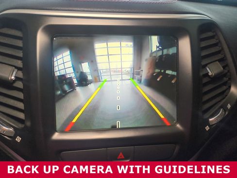 Used 2017 Jeep Cherokee Trailhawk w/ Comfort/Convenience Group image 17