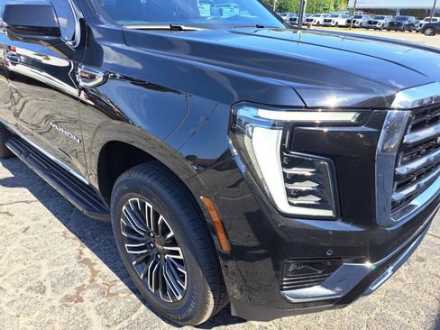 Used 2025 GMC Yukon Elevation AWD/4WD image 16