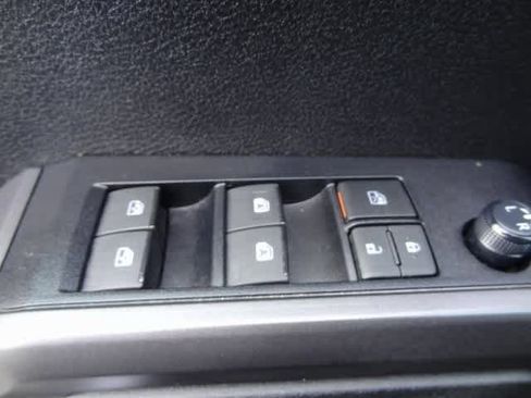 Used 2021 Toyota Tacoma TRD Sport image 11