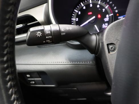 Used 2021 Toyota Highlander XLE image 26