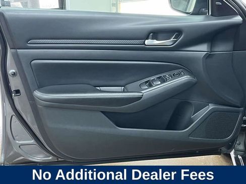 Used 2024 Nissan Altima 2.5 SV FWD image 16