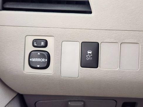 Used 2011 Toyota Sienna LE FWD image 27
