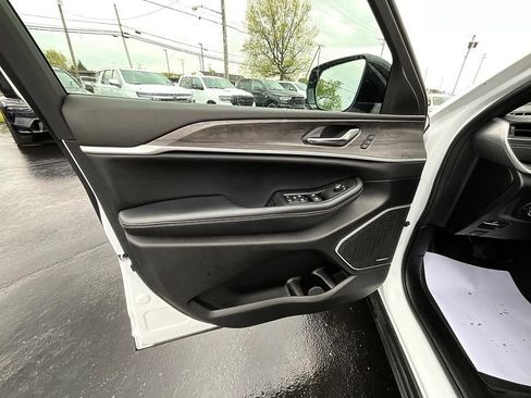 Used 2024 Jeep Grand Cherokee Limited 4xe w/ Luxury Tech Group II AWD/4WD image 12