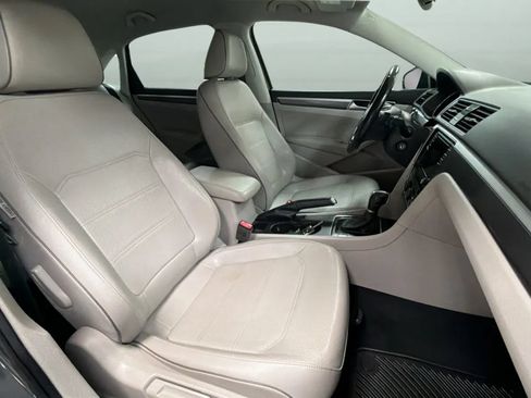 Used 2018 Volkswagen Passat 2.0T R-Line FWD image 20