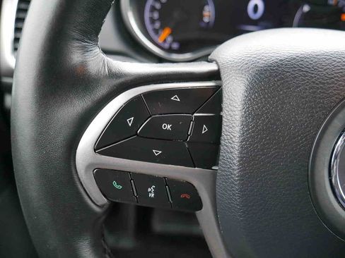 Used 2020 Jeep Grand Cherokee Altitude image 41