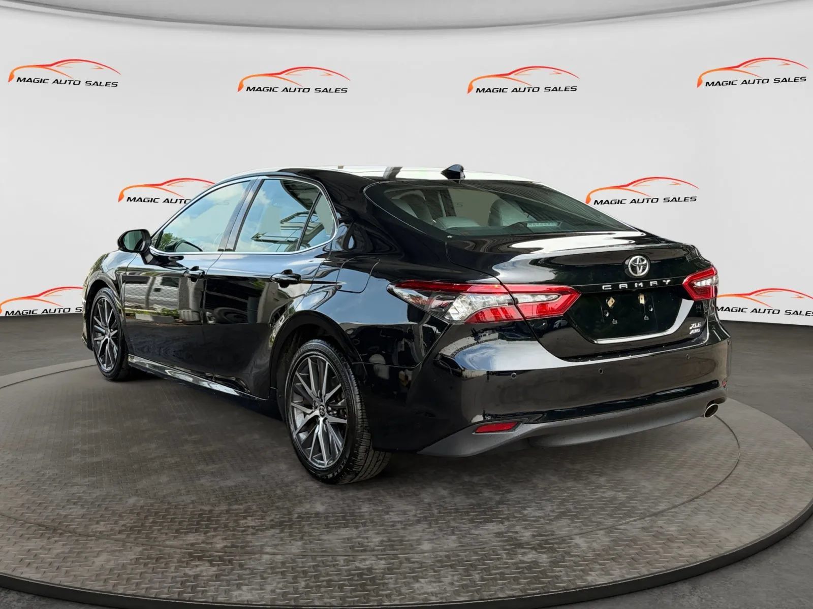 Used 2021 Toyota Camry XLE w/ Navigation Package AWD/4WD image 8