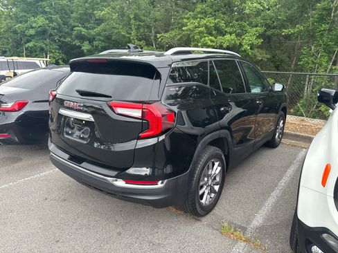 Used 2023 GMC Terrain SLT AWD/4WD image 3