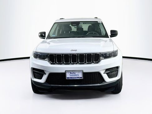 Used 2023 Jeep Grand Cherokee Laredo AWD/4WD image 2