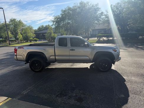 Used 2021 Toyota Tacoma SR w/ SX Package image 7