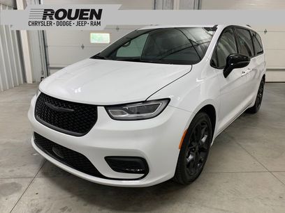 Used 2026 Chrysler Pacifica Limited w/ S Appearance Package