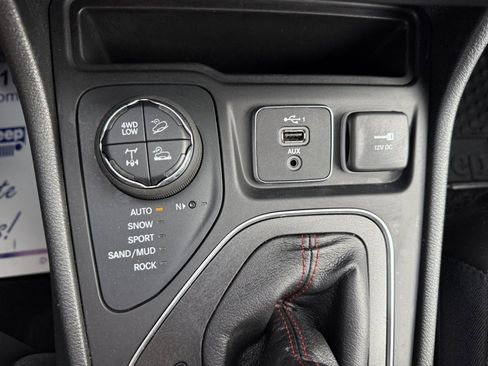 Used 2022 Jeep Cherokee Trailhawk w/ Trailer Tow Group image 25