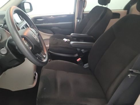 Used 2018 Dodge Grand Caravan SE w/ UConnect Hands-Free Group FWD image 17