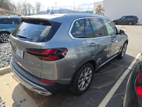 New 2026 BMW X5 xDrive40i w/ Premium Package image 2