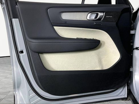 Used 2025 Volvo XC40 B5 Plus w/ Protection Package Premier AWD/4WD image 23