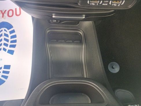 New 2025 Chrysler Pacifica Select image 34