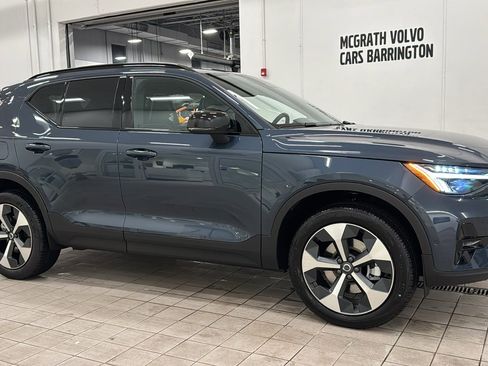 Used 2026 Volvo XC40 B4 Plus w/ Climate Package image 3