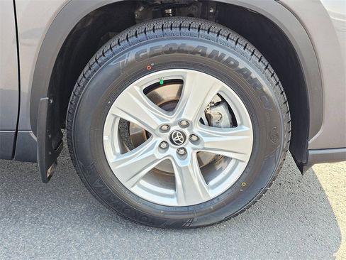 Used 2023 Toyota Highlander L image 9