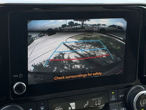 Certified 2024 Toyota Highlander XLE FWD image 18