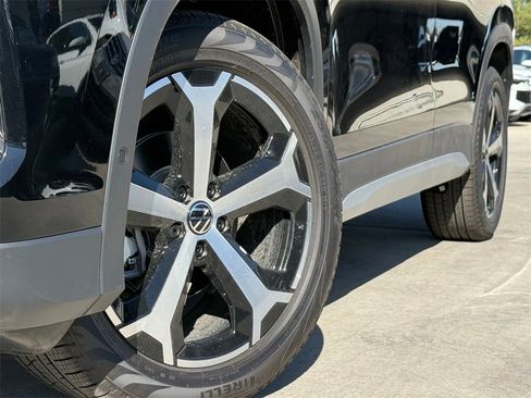 New 2026 Volkswagen Tiguan SE image 2