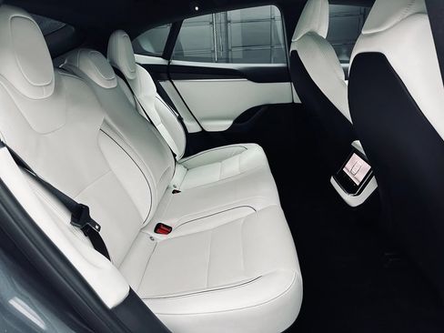Used 2022 Tesla Model S Plaid AWD/4WD image 19