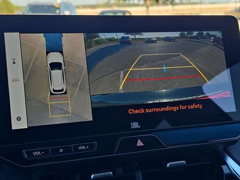 Used 2024 Toyota Venza Limited image 23