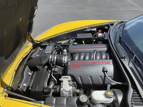 Used 2005 Chevrolet Corvette Convertible w/ Preferred Equipment Group RWD image 22