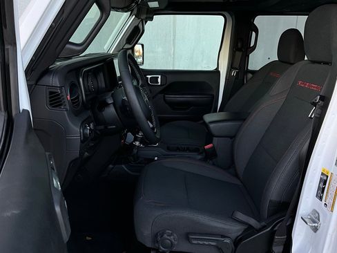 Used 2025 Jeep Wrangler Unlimited Rubicon image 10