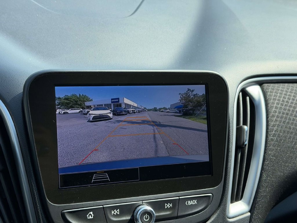 Used 2025 Chevrolet Malibu LT FWD image 4