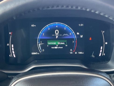 Used 2024 Toyota Corolla Cross XLE image 24