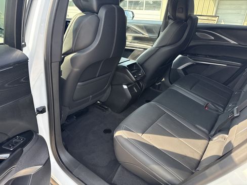 Used 2024 Cadillac Lyriq Luxury AWD/4WD image 17