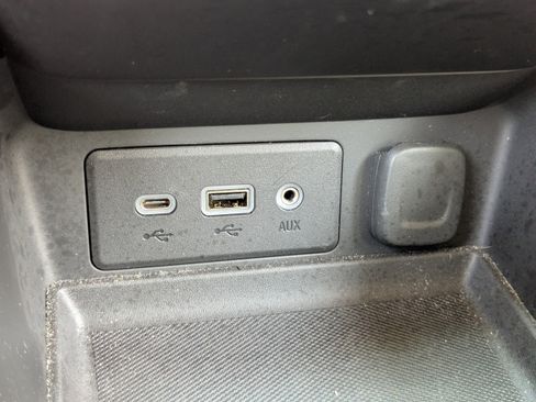 Used 2024 GMC Terrain SLE w/ Driver Convenience Package image 23