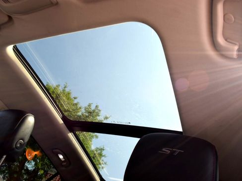 Used 2022 Buick Envision Essence w/ Sport Touring Package image 32